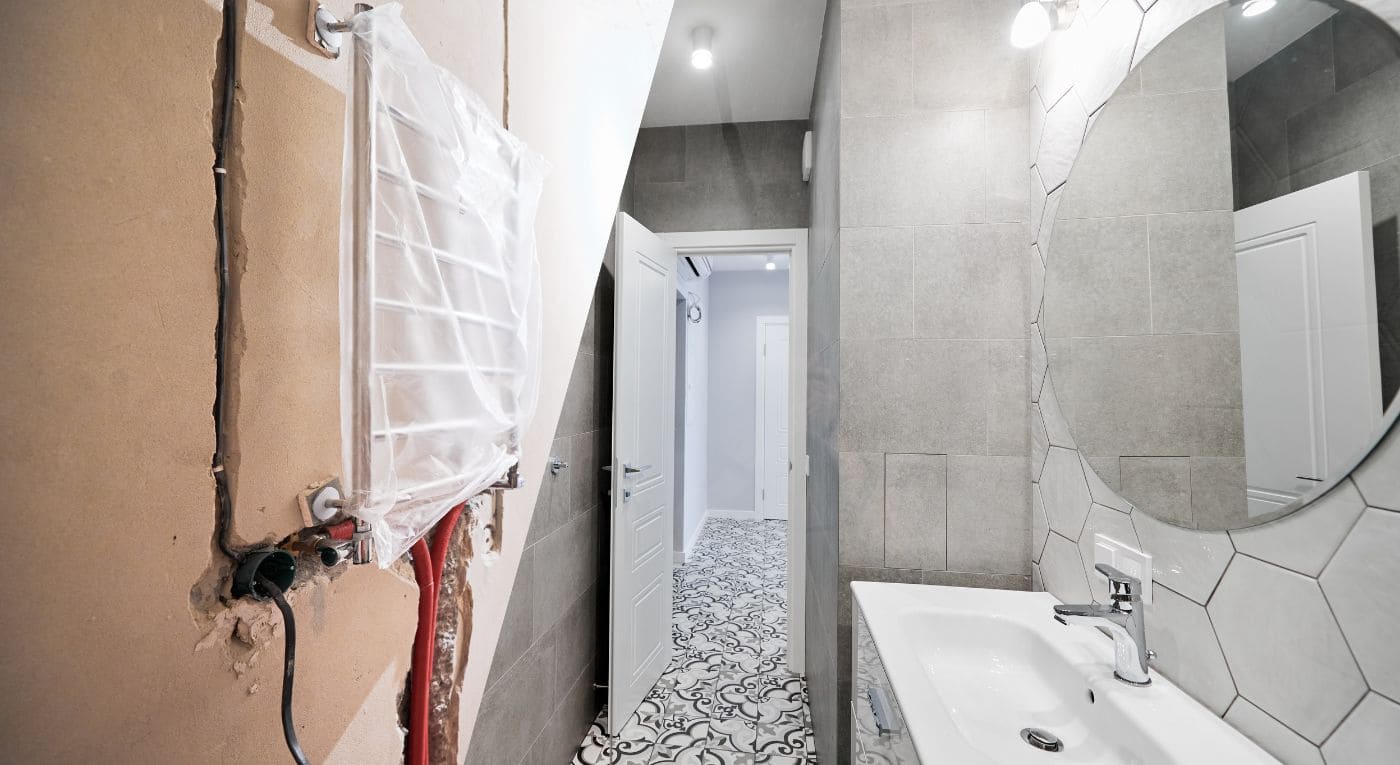 Lavabo suspendido y espejo en un bano reformado en Zaragoza